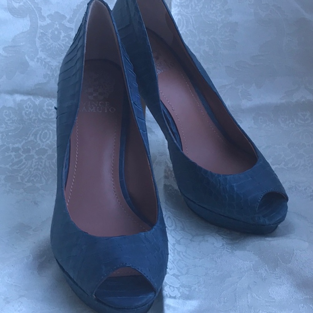 New Vince Camuto textured Leather pumps 8M
